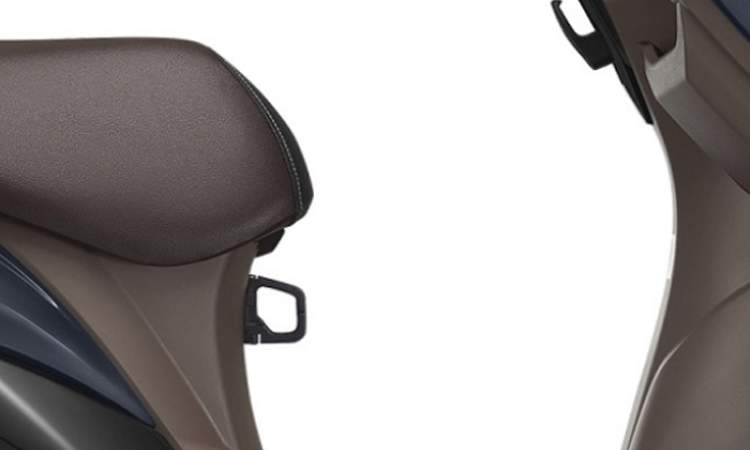 Convenient Dual Luggage Hoks