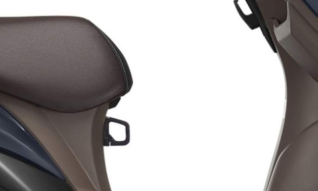 Convenient Dual Luggage Hoks