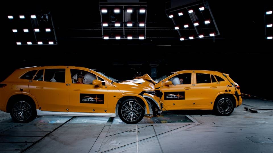 Mercedes-Benz Reveals Findings From Frontal Crash Test Of Two EVs