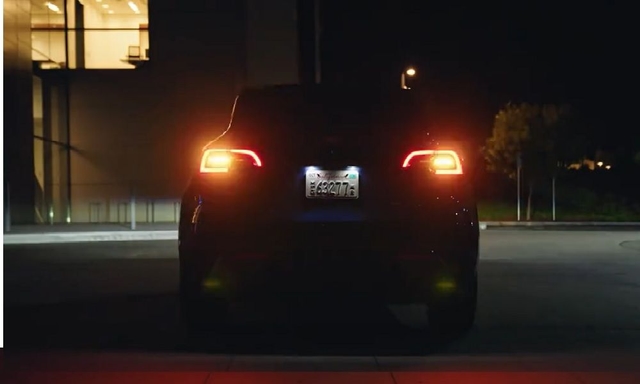 Tesla Enhances Post-Collision Safety By Offering Rapid Hazard Light Activation Function