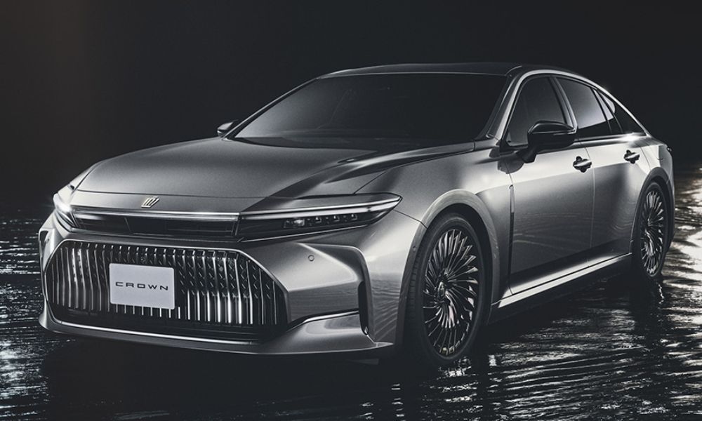 Toyota Unveils All-New Crown Sedan in Japan