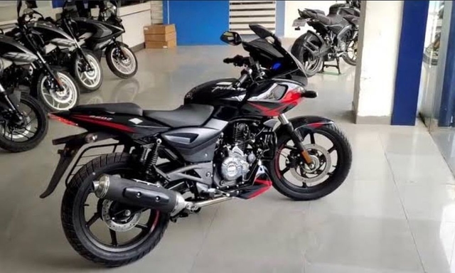 Bajaj Pulsar 220F To Be Relaunched; Starts Reaching Dealerships