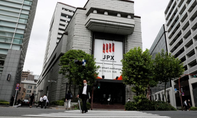 Stocks Rise And Dollar Falls While Oil Rallies
