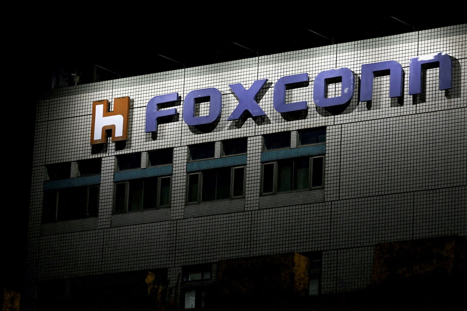 Foxconn Fine For Unauthorised China Investment Likely To Be Imposed Soon - Report