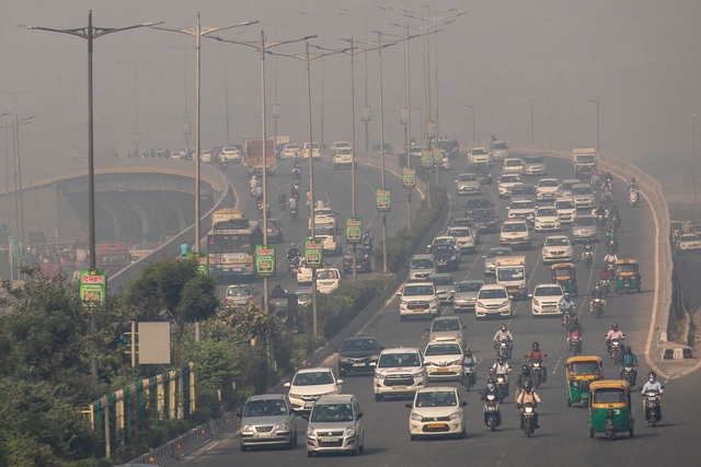 India's Capital Bets On More e-Buses, Solar Energy To Curb Pollution