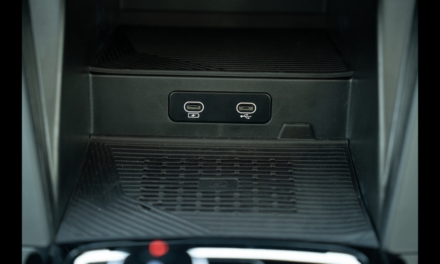Mahindra Xev 9e USB Port